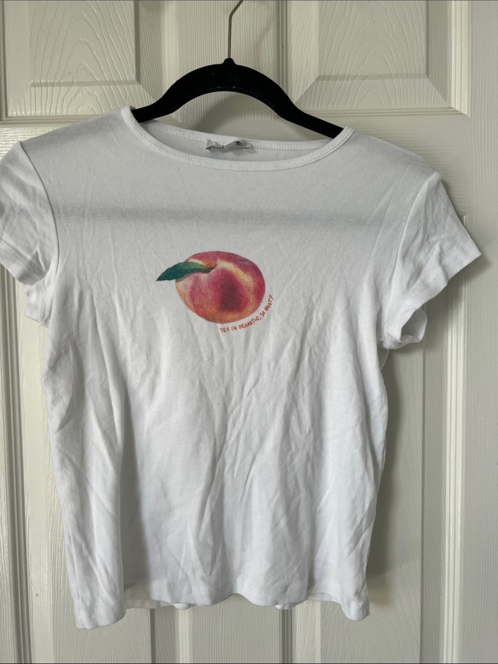 Subdued White Short-Sleeve Peach Graphic Tee, Size M